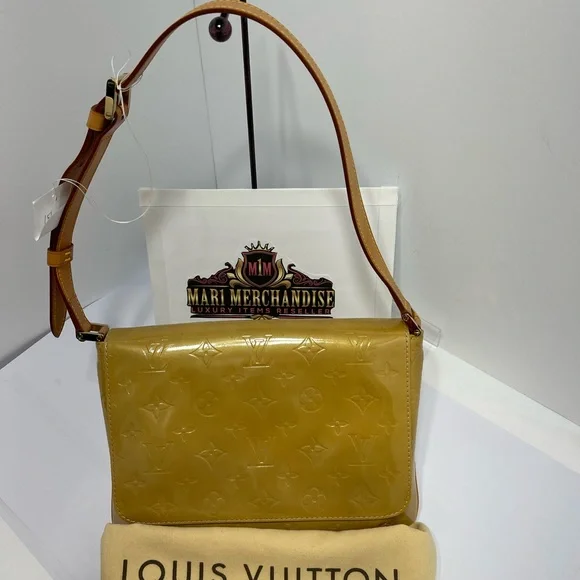 Louis Vuitton  Tango Musette in Vernis Leather Yellow - Picture 4 of 11